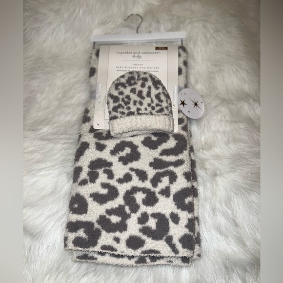Cupcakes & Cashmere Cheetah/Leopard Reversible Blanket 30 x 40 & Baby Hat NEW - Picture 2 of 7